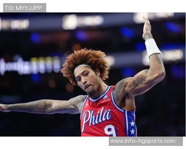 乌布雷半场表现全面贡献12分5板2助2断1帽展现全能实力 乌布雷半场表现全面贡献12分5板2助2断1帽展现全能实力