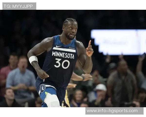 兰德尔表现出色13投7中砍下19分7篮板三分球命中率高达75